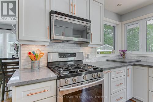 46 Skyline Drive, Orillia, ON - Indoor Photo Showing Kitchen With Upgraded Kitchen