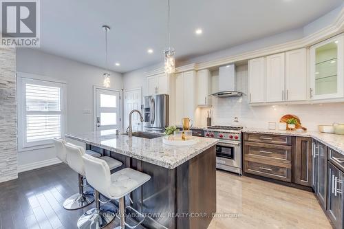 261 Gatwick Drive, Oakville, ON - Indoor Photo Showing Kitchen With Upgraded Kitchen