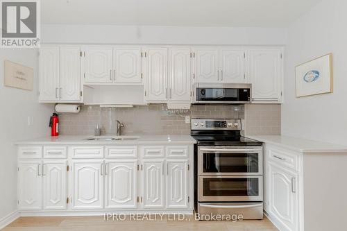 150 Kenwood Avenue, Burlington, ON - Indoor Photo Showing Kitchen