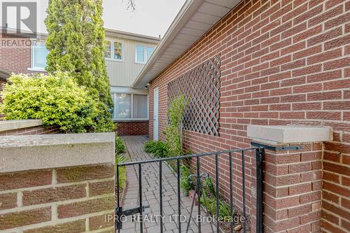 150 Kenwood Avenue, Burlington, ON - Outdoor