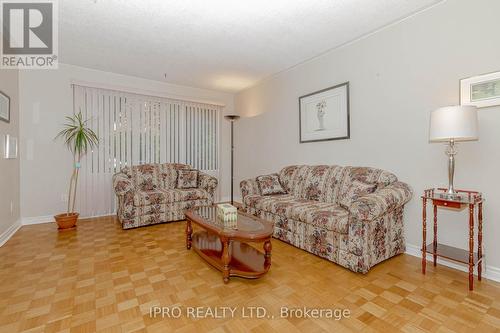 150 Kenwood Avenue, Burlington, ON - Indoor Photo Showing Living Room