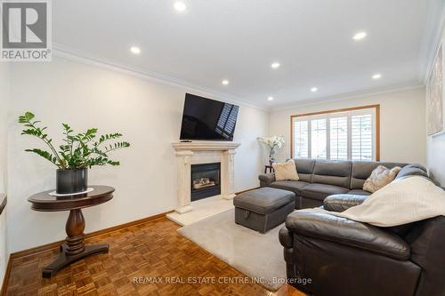 4239 Wakefield Crescent, Mississauga, ON - Indoor Photo Showing Living Room With Fireplace