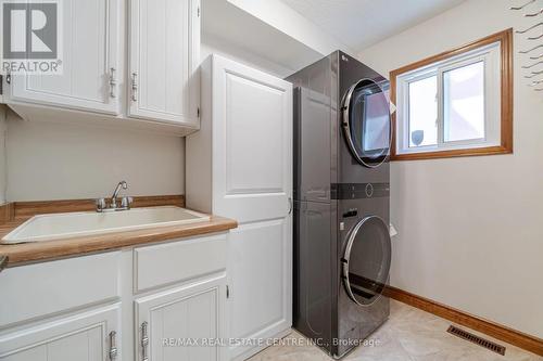 4239 Wakefield Crescent, Mississauga, ON - Indoor Photo Showing Laundry Room