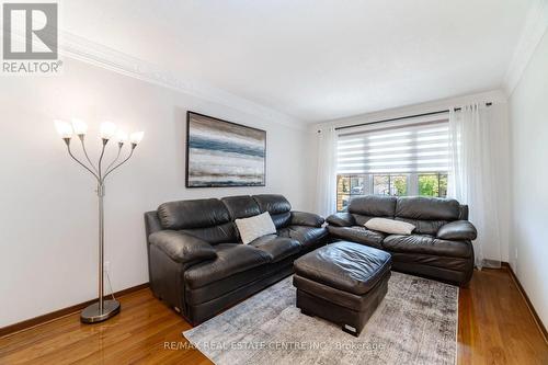 4239 Wakefield Crescent, Mississauga, ON - Indoor Photo Showing Living Room