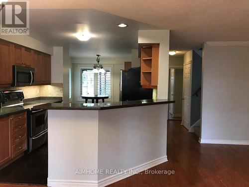 2525 Willowburne Drive, Mississauga, ON - Indoor Photo Showing Kitchen
