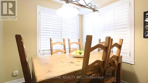 2525 Willowburne Drive, Mississauga, ON - Indoor Photo Showing Dining Room