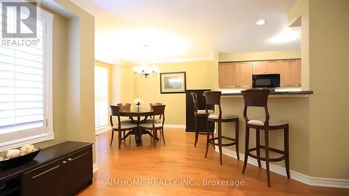 2525 Willowburne Drive, Mississauga, ON - Indoor Photo Showing Dining Room