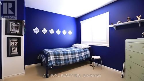 2525 Willowburne Drive, Mississauga, ON - Indoor Photo Showing Bedroom