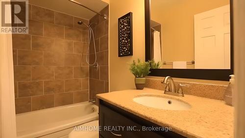 2525 Willowburne Drive, Mississauga, ON - Indoor Photo Showing Bathroom