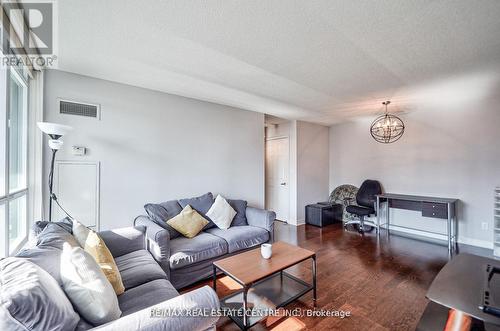 1207 - 208 Enfield Place, Mississauga, ON - Indoor Photo Showing Living Room