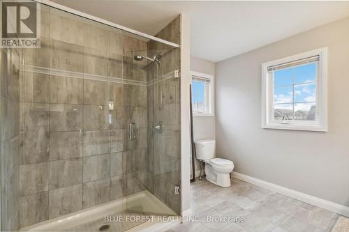 63 - 2040 Shore Road, London, ON - Indoor Photo Showing Bathroom