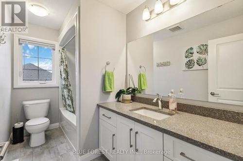 63 - 2040 Shore Road, London, ON - Indoor Photo Showing Bathroom