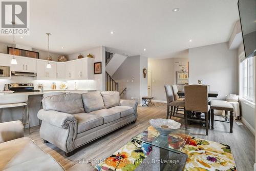 63 - 2040 Shore Road, London, ON - Indoor Photo Showing Living Room