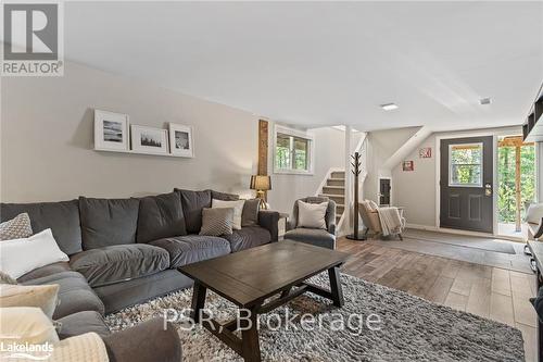 191 Chalet Crescent, Huntsville, ON - Indoor Photo Showing Living Room