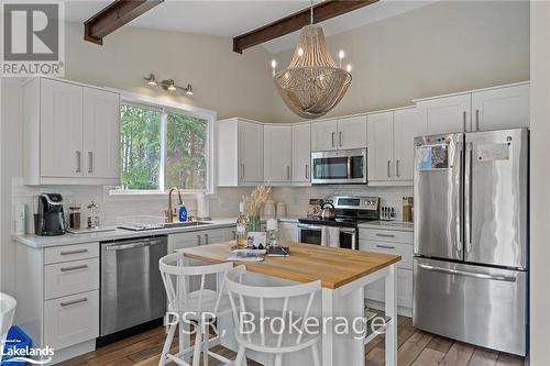 191 Chalet Crescent, Huntsville, ON - Indoor Photo Showing Kitchen With Upgraded Kitchen