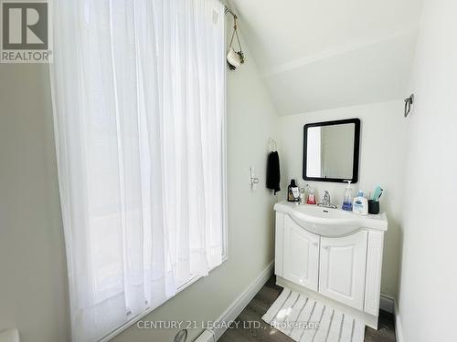 30 Noecker Street E, Waterloo, ON - Indoor Photo Showing Bathroom