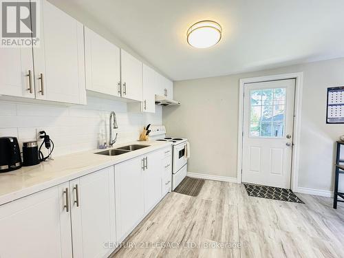 30 Noecker Street E, Waterloo, ON - Indoor Photo Showing Kitchen With Double Sink