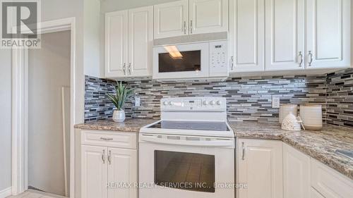 920 Eagle Crescent, London, ON - Indoor Photo Showing Kitchen