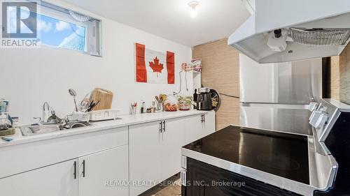 920 Eagle Crescent, London, ON - Indoor Photo Showing Kitchen