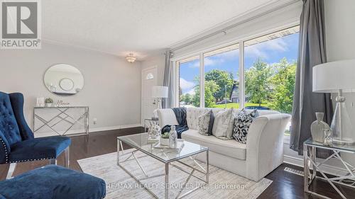 920 Eagle Crescent, London, ON - Indoor Photo Showing Living Room