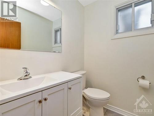 2292 Crane Street, Ottawa, ON - Indoor Photo Showing Bathroom