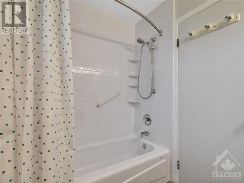2292 Crane Street, Ottawa, ON - Indoor Photo Showing Bathroom