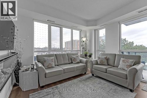 307 - 3237 Bayview Avenue, Toronto, ON - Indoor Photo Showing Living Room