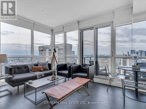 3915 - 70 Temperance Street, Toronto, ON - Indoor Photo Showing Living Room