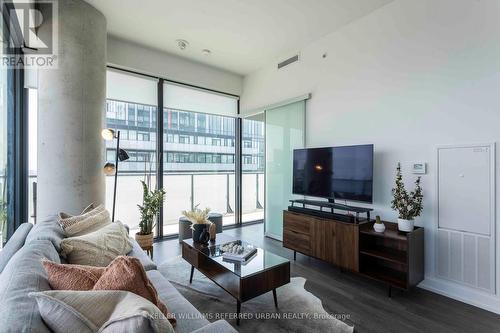 3804 - 161 Roehampton Avenue, Toronto, ON - Indoor Photo Showing Living Room