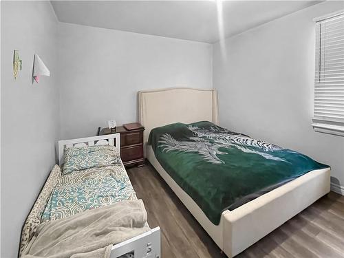 907 Fennel Avenue, Hamilton, ON - Indoor Photo Showing Bedroom