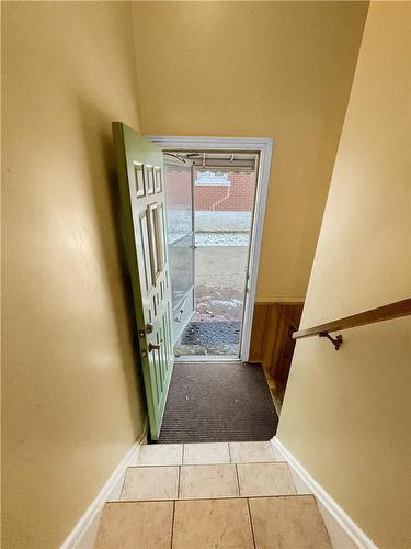 907 Fennell Avenue, Hamilton, ON - Indoor Photo Showing Other Room