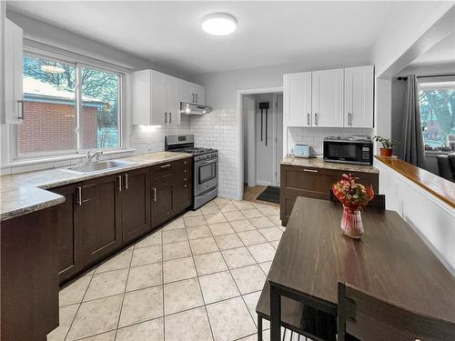 907 Fennell Avenue, Hamilton, ON - Indoor Photo Showing Kitchen