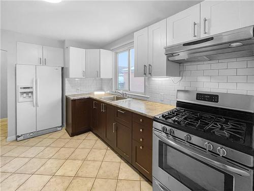 907 Fennel Avenue, Hamilton, ON - Indoor Photo Showing Kitchen