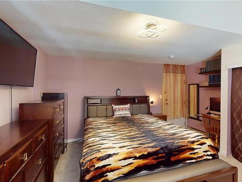 499D-4678 Elk Lake Dr, Saanich, BC - Indoor Photo Showing Bedroom