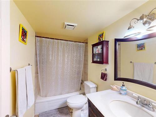 499D-4678 Elk Lake Dr, Saanich, BC - Indoor Photo Showing Bathroom