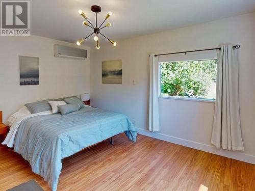 6877 Klahanie Drive, Powell River, BC - Indoor Photo Showing Bedroom