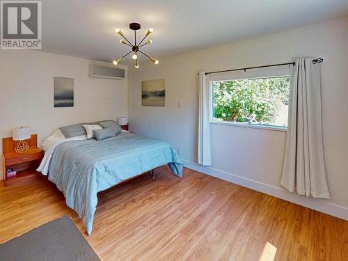 6877 Klahanie Drive, Powell River, BC - Indoor Photo Showing Bedroom