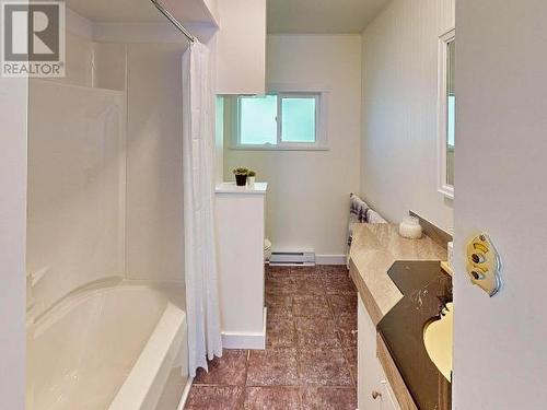 6877 Klahanie Drive, Powell River, BC - Indoor Photo Showing Bathroom