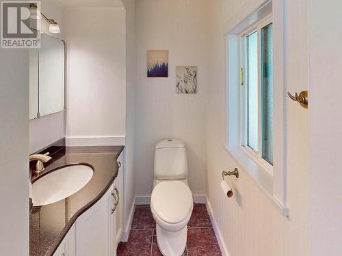 6877 Klahanie Drive, Powell River, BC - Indoor Photo Showing Bathroom