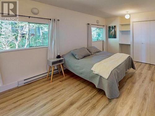 6877 Klahanie Drive, Powell River, BC - Indoor Photo Showing Bedroom