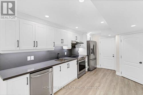 385 Threshing Mill Boulevard, Oakville, ON - Indoor Photo Showing Kitchen With Stainless Steel Kitchen