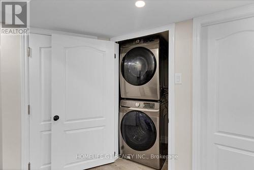 385 Threshing Mill Boulevard, Oakville, ON - Indoor Photo Showing Laundry Room