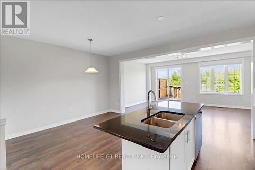 385 Threshing Mill Boulevard, Oakville, ON - Indoor Photo Showing Kitchen With Double Sink