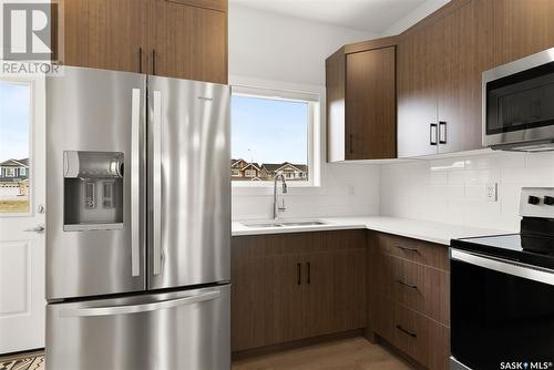 7648 Mapleford Boulevard, Regina, SK - Indoor Photo Showing Kitchen With Stainless Steel Kitchen With Double Sink