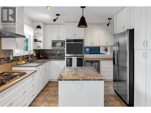 2023 Derrickson Place, West Kelowna, BC - Indoor Photo Showing Kitchen