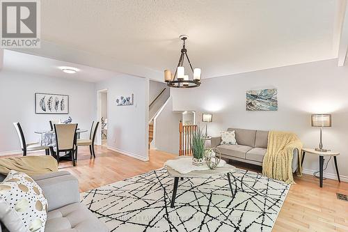 39 Ferrah Street, Markham, ON - Indoor Photo Showing Living Room