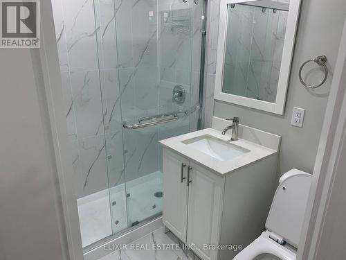 32 Mayo Avenue, Cambridge, ON - Indoor Photo Showing Bathroom