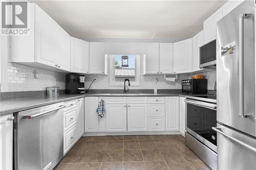 10 Hoffman Street, Petawawa, ON - Indoor Photo Showing Kitchen