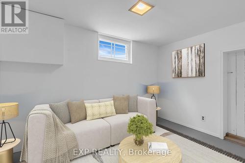 15 Burritt Road, Toronto, ON - Indoor Photo Showing Living Room