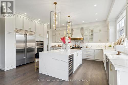 176 First Nations Trail, Vaughan, ON - Indoor Photo Showing Kitchen With Upgraded Kitchen